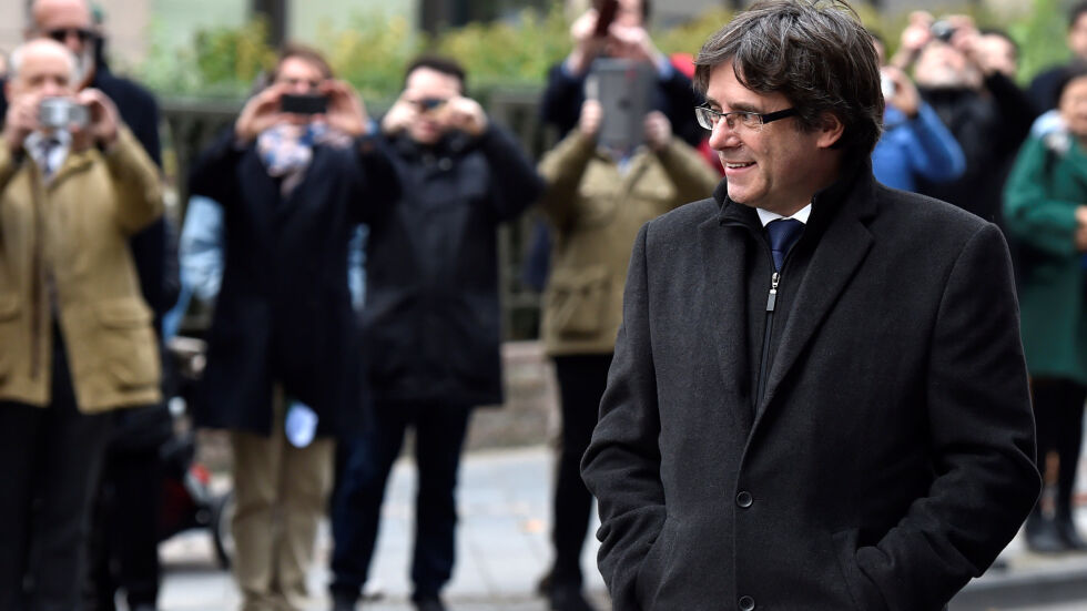 Бивш каталунски лидер се предаде на белгийските власти