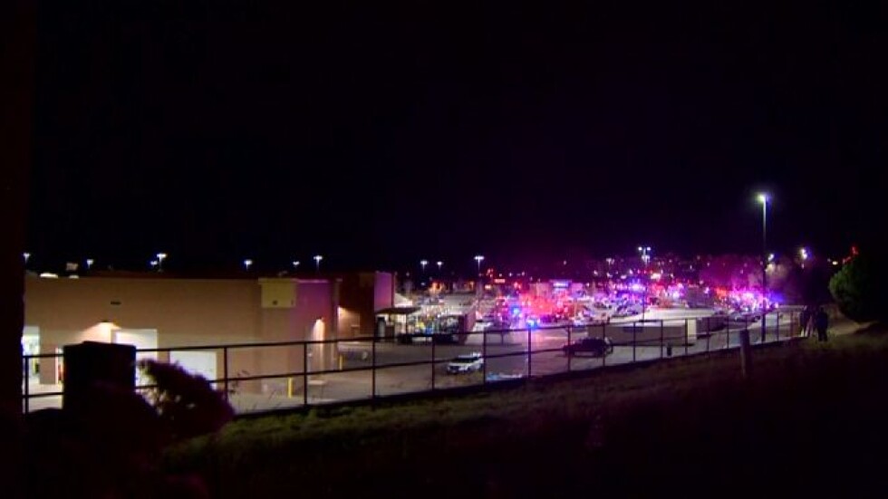 Стрелба в супермаркет в САЩ: Двама мъже и жена са убити 