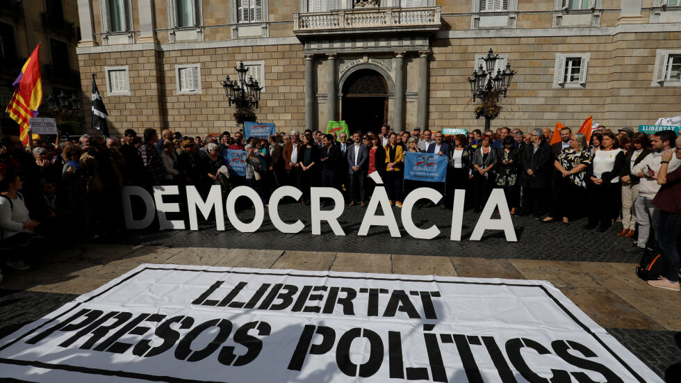 Испанската прокуратура поиска задържането на осем каталунски министри