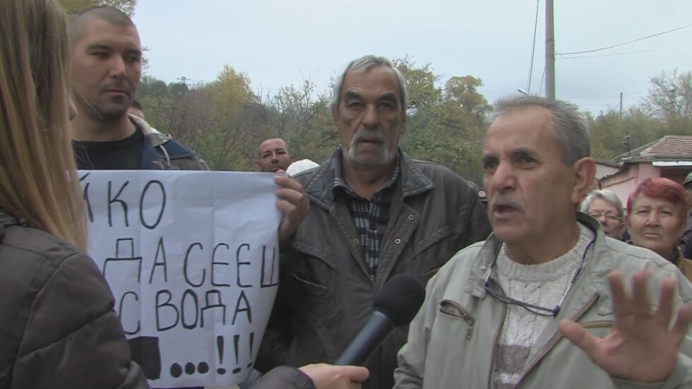 Сливенско село заплаши с блокада на Подбалканския път заради скок на цената на водата 