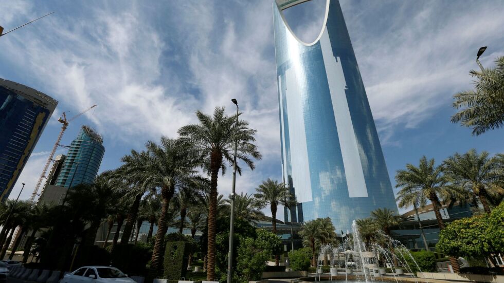 Саудитски банки замразиха 1200 сметки заради разследване за корупция