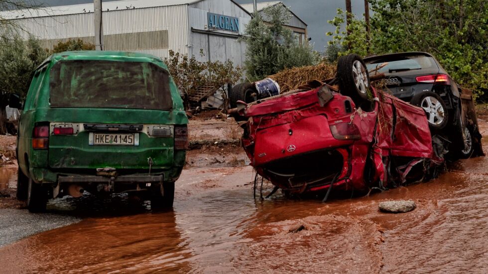 Тежки наводнения в района на Атина, има жертви