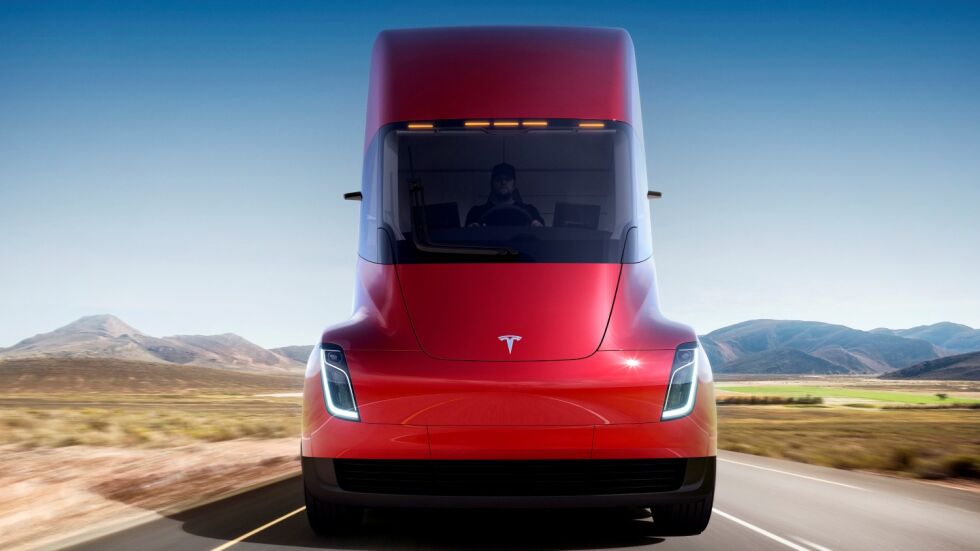 „Тесла” показа електрически камион и нов роудстър