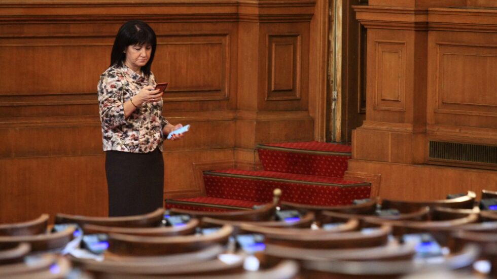 Без БСП и ДПС в залата: Депутатите не събраха кворум, за да заседават 