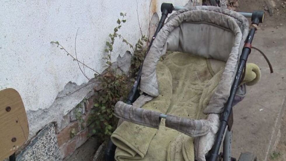 Полицията в Харманли разследва смъртта на двуседмично бебе