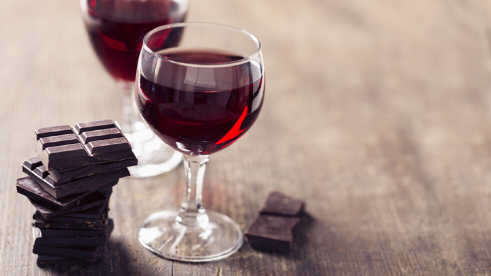 Червеното вино и черният шоколад ни подмладяват, сочи проучване