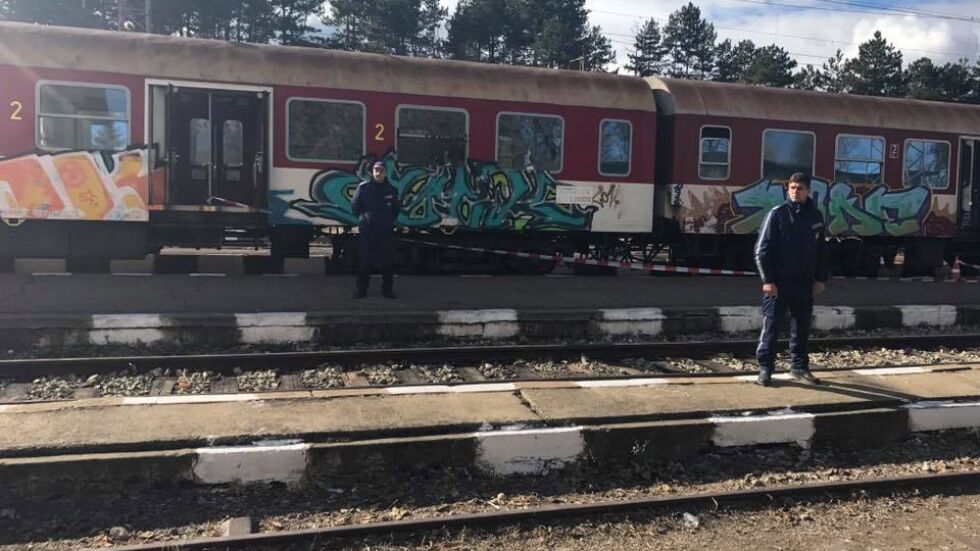 Мъж почина, след като беше намушкан във влак от Пловдив за София 