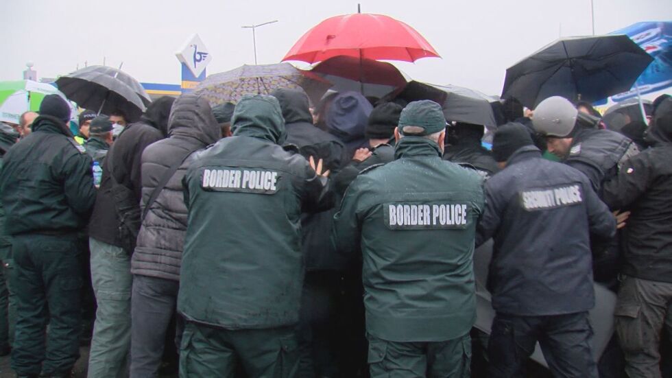 Позволи ли си благоевградската полиция да репресира граждани и журналисти