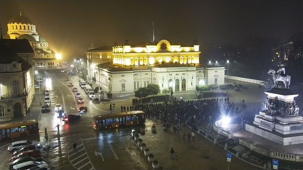 Протестиращи в София блокираха движението в центъра 
