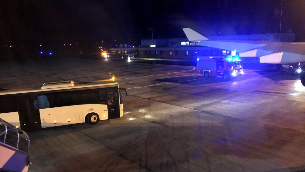 Самолетът на Меркел кацна принудително в Кьолн заради техническа неизправност