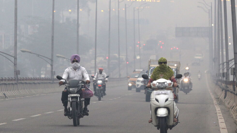 Извънредно положение в Делхи заради замърсяването на въздуха 