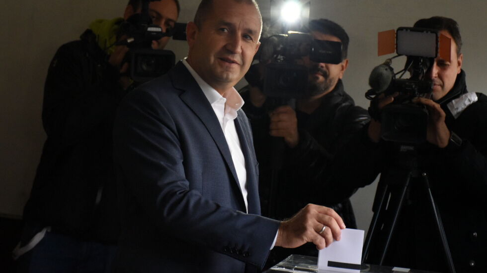 Румен Радев гласува на балотажа в София (ВИДЕО И СНИМКИ)
