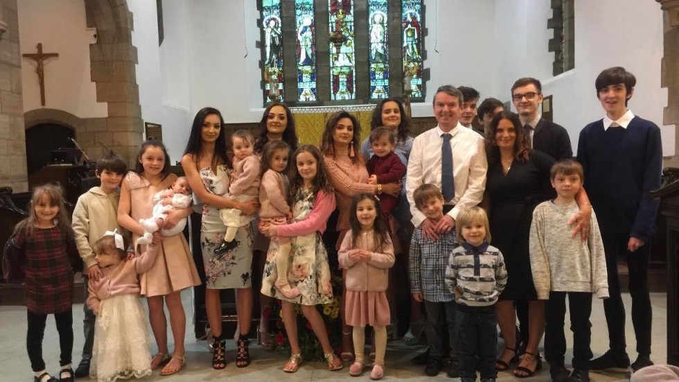 Най-голямото британско семейство с 20 деца, чака 21-вото – момиче (ВИДЕО)