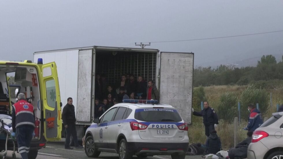 Заловеният в Гърция хладилен камион с мигранти - с българска регистрация?