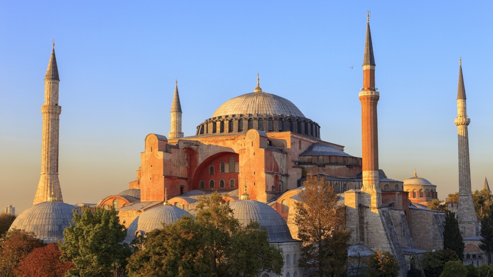 Държавният съвет на Турция отложи решението за превръщането на "Света София" в джамия 