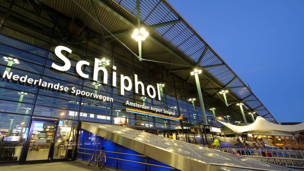 Неволна грешка предизвика паника и евакуацията на летище "Скипхол" в Амстердам