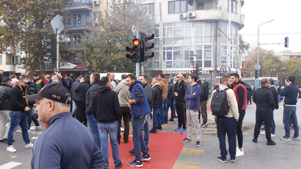 Фенове на „Ботев” блокираха ключов булевард в Пловдив