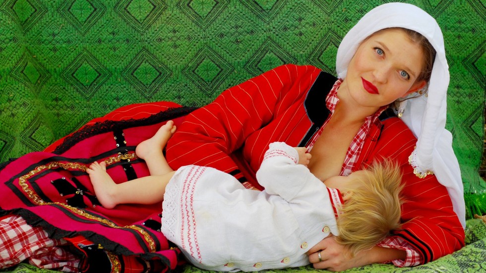 Българските мадони - как са кърмили жените в миналото