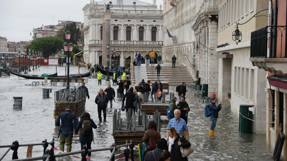 Критична ситуация в много области в Италия заради порои и бури (ВИДЕО)