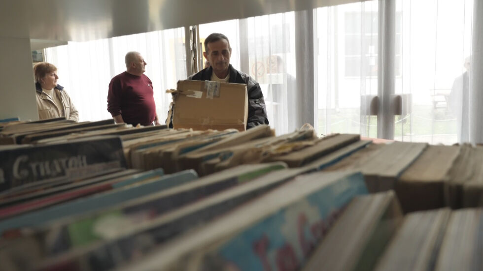След репортаж на bTV: Доброволци дариха стотици книги на читалището в Босилеград
