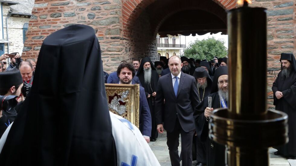 Президентът Радев на Света гора за празника на българския манастир (СНИМКИ)