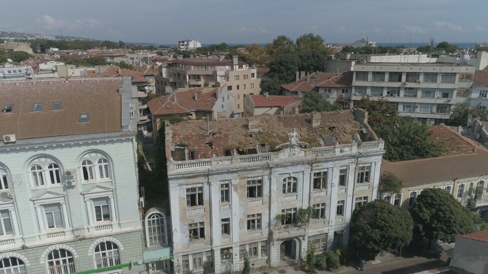 Шанс за нов живот за една от емблематична сграда във Варна