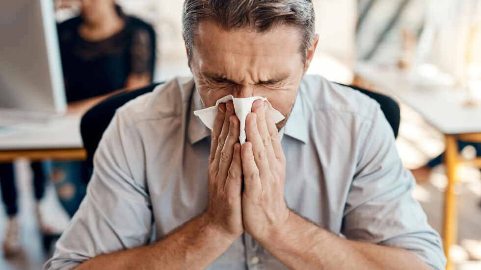  В сезона на вирусите: Трябва ли да се влачите до офиса с простуда? 