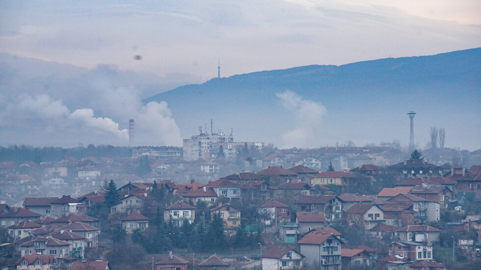 Въздухът в Перник е отровен със серен диоксид
