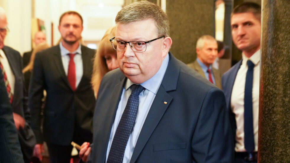 Депутатите приеха оставката на Цацаров като председател на КПКОНПИ
