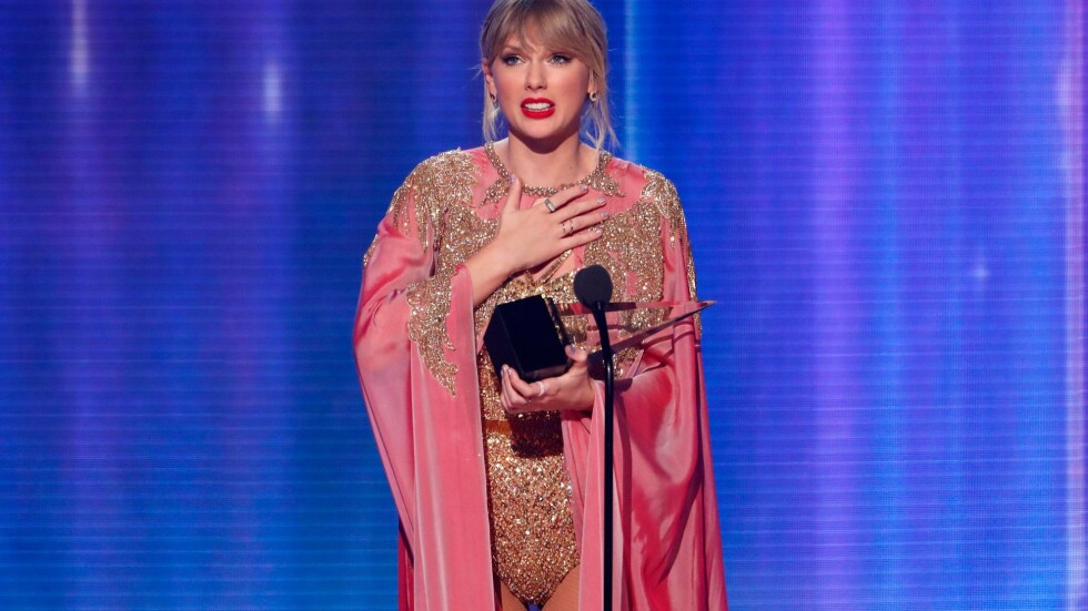 Тейлър Суифт спечели приза "Изпълнител на десетилетието" 