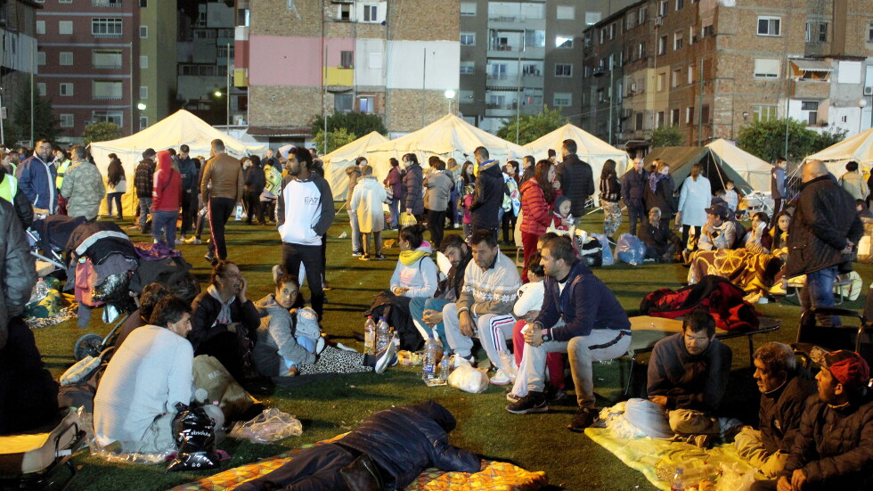 След силния трус в Албания: Стотици хора ще спят навън в Дуръс