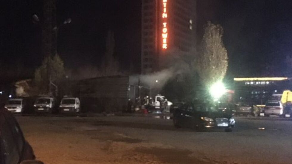  Голям пожар пламтя в автосервиз в София 