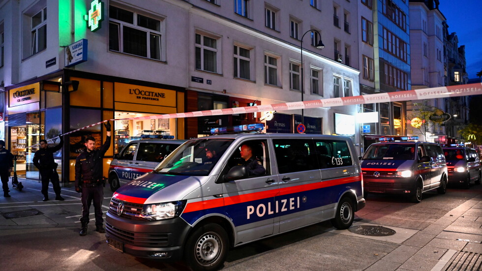 Австрийските власти: Зад атаката във Виена стоят ислямисти