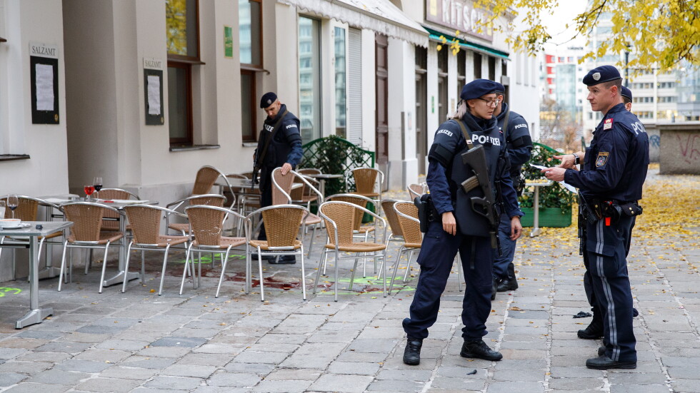 Двама задържани в Цюрих заради нападението във Виена