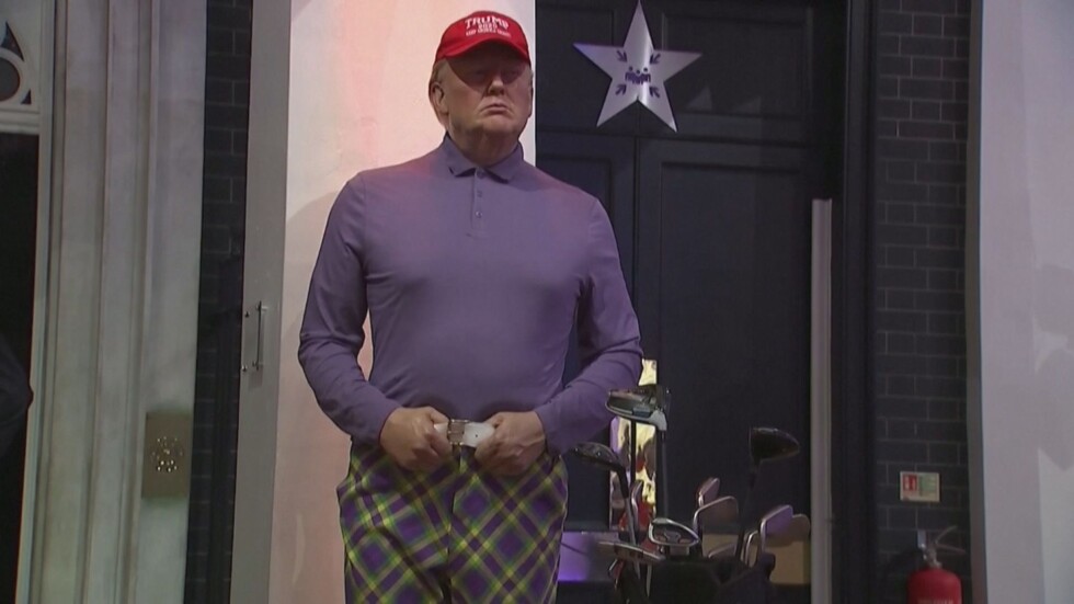След загубата: Облякоха восъчната фигура на Тръмп в костюм за голф