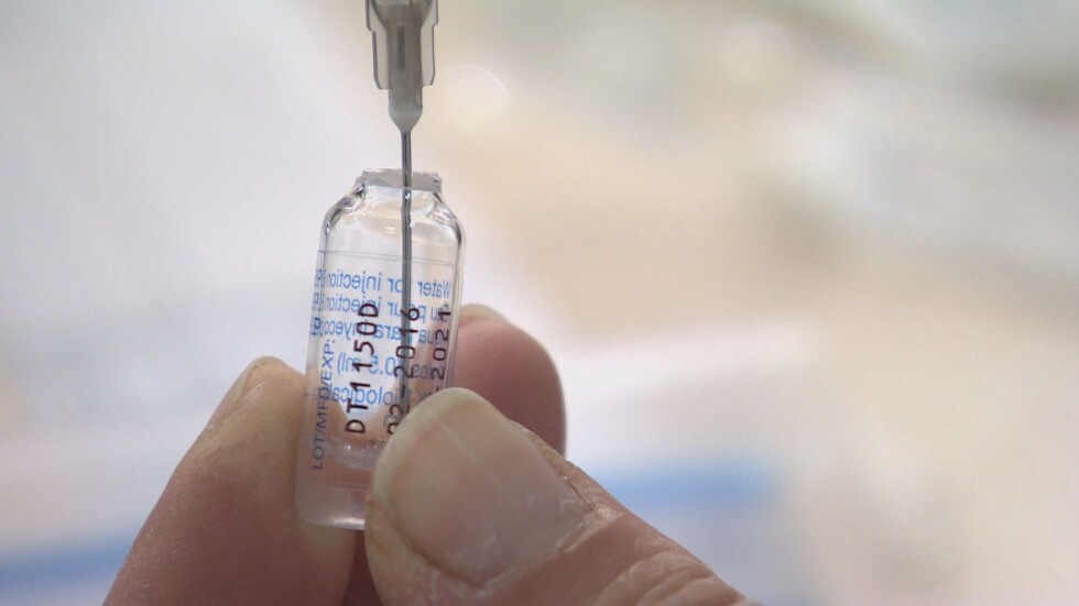 Великобритания първа в Европа започва да ваксинира населението си срещу COVID-19