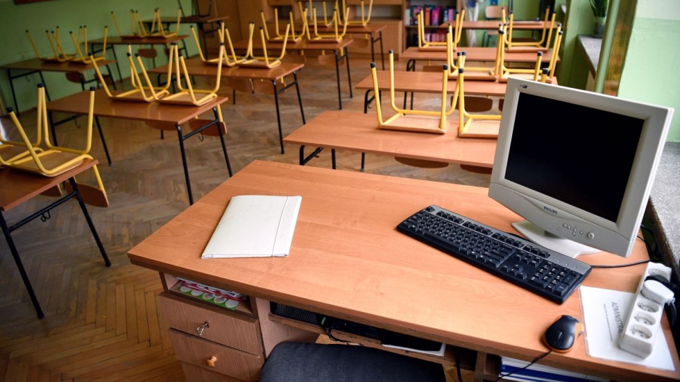 Учениците остават онлайн: Учители заплашват с оставки, ако трябва да се върнат в клас