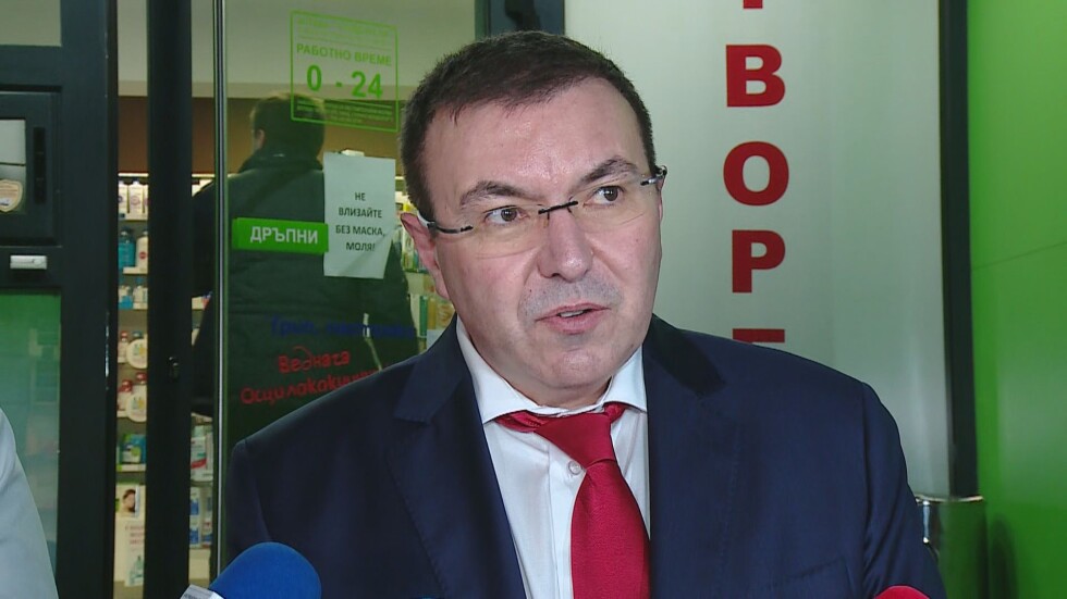 Костадин Ангелов: До края на утрешния ден ще има антибиотици във всички аптеки в страната