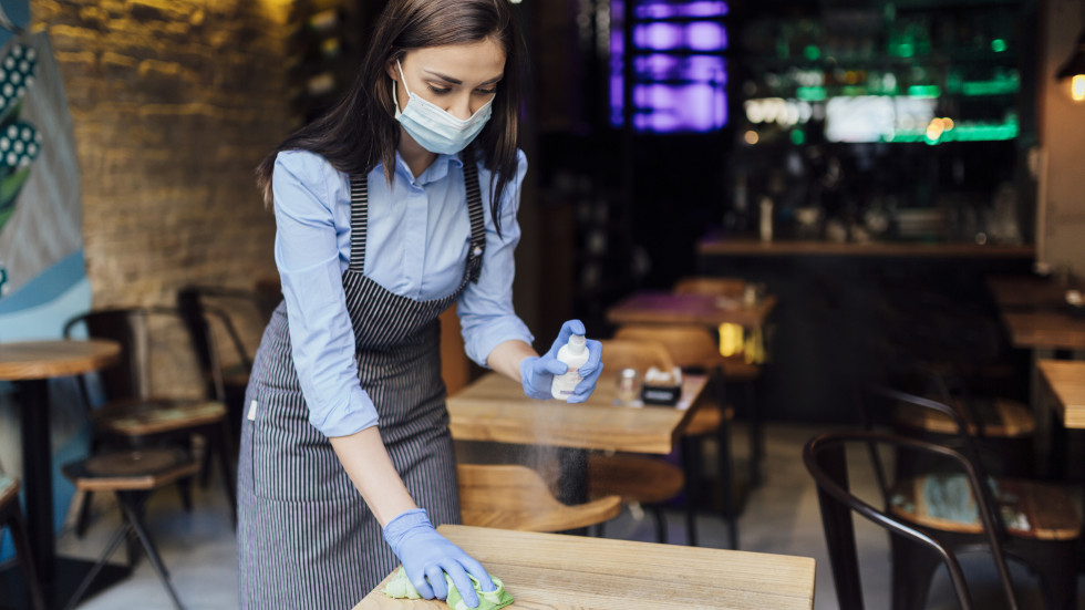 Ресторантьори: Почти 1/2 от заведения у нас работят със 100% ваксиниран персонал