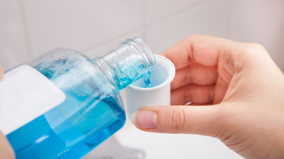 Водата за уста убива коронавируса за 30 секунди, сочи проучване