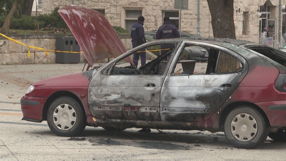 Повдигат две обвинения на мъжа, запалил колата си във Враца