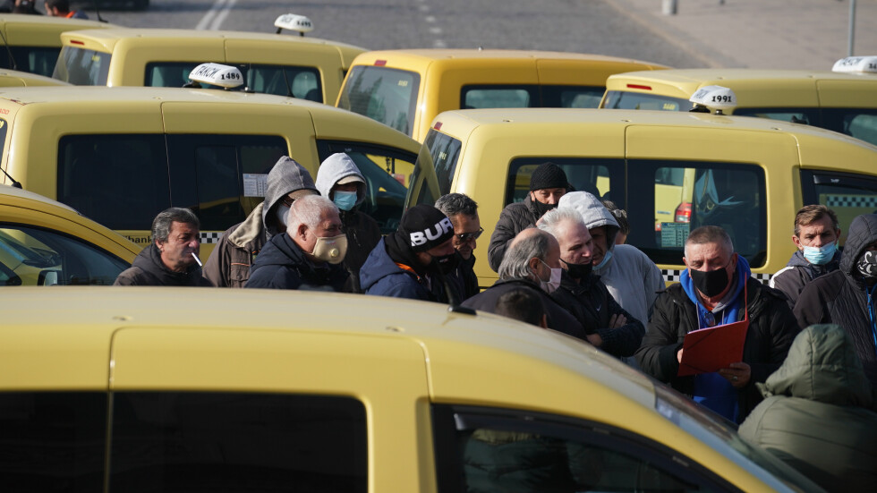 За по-високи тарифи: Таксиметровите шофьори излизат на национален протест на 15 декември
