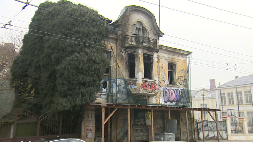 Голяма глоба грози собственика на изгорялата къща на "Петте кьошета" в София