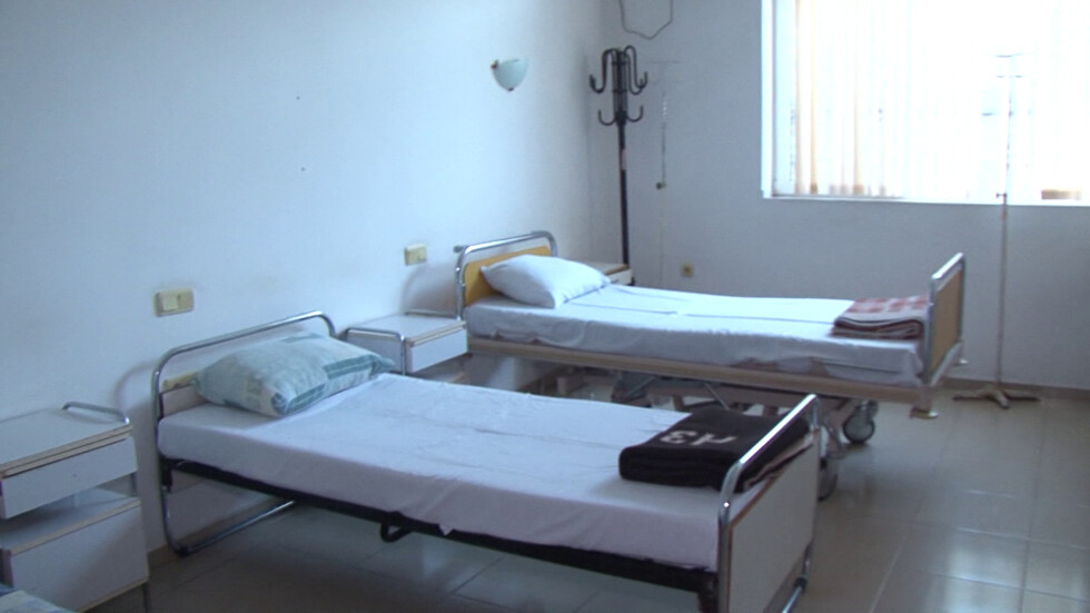 Медици напускат болницата в Средец след заповедта за откриване на COVID отделение 