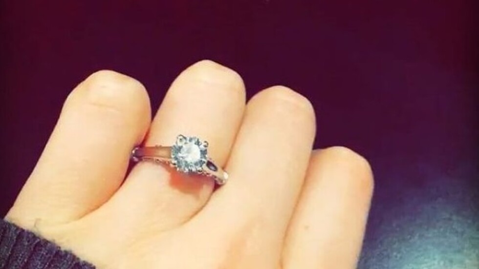 Жена откри годежния си пръстен след 21 години в тоалетна чиния