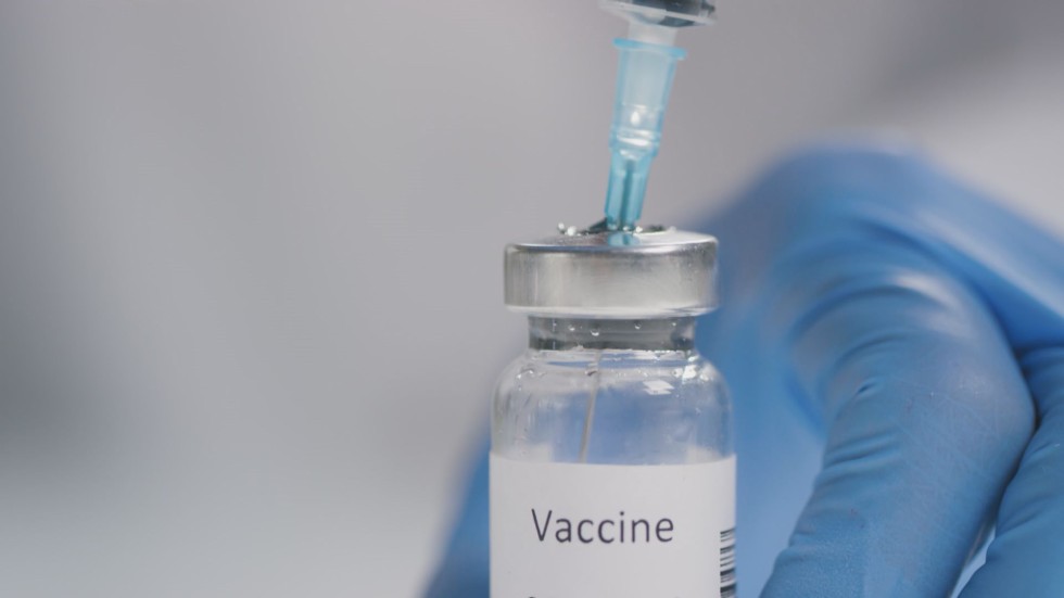 Първите ваксини срещу COVID-19 в България ще бъдат поставени на 27 декември