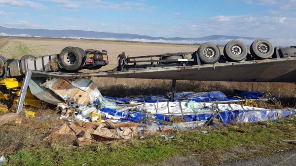 Шофьор на камион загина при инцидент край Айтос