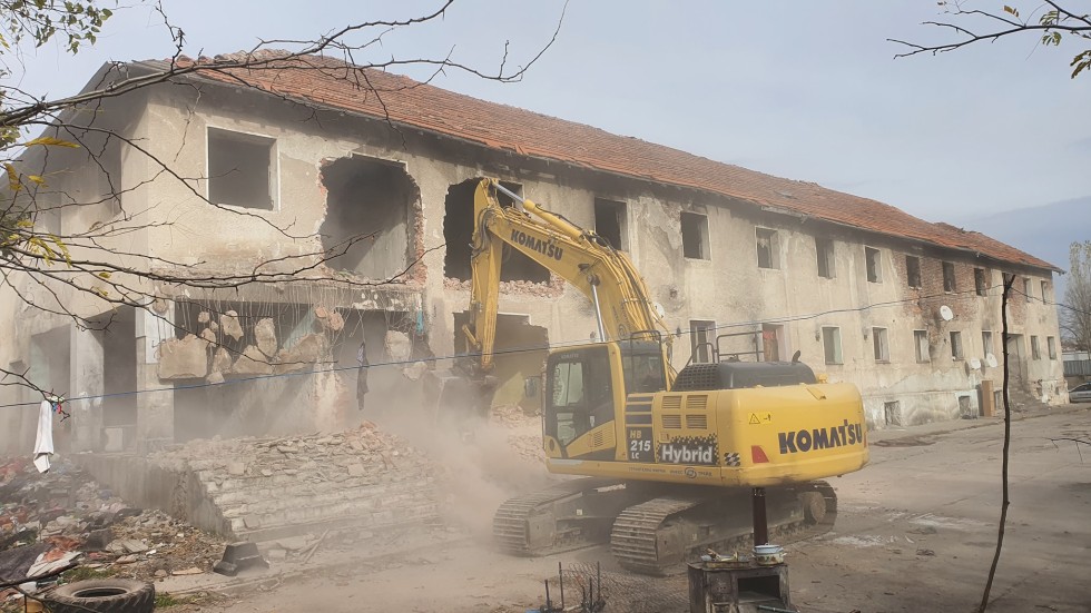 Започва събарянето на опасната сграда във Враца