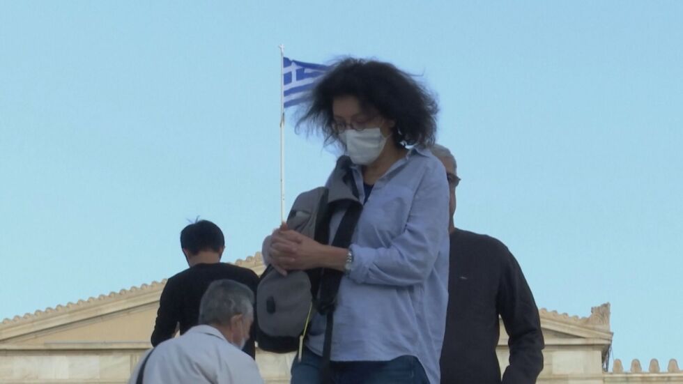 От днес в Гърция: На фризьор или в банка само със зелен сертификат