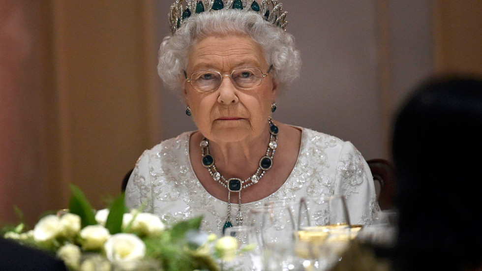 Странни ритуали: защо веднъж годишно кралица Елизабет кара всички да се качват на кантара